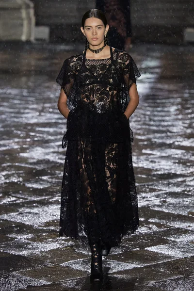 Look 11
